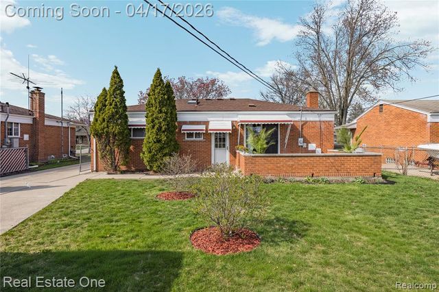 4656 Buckingham Drive, Warren, MI 48092