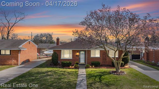 4656 Buckingham Drive, Warren, MI 48092