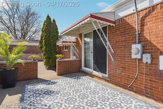 4656 Buckingham Drive, Warren, MI 48092