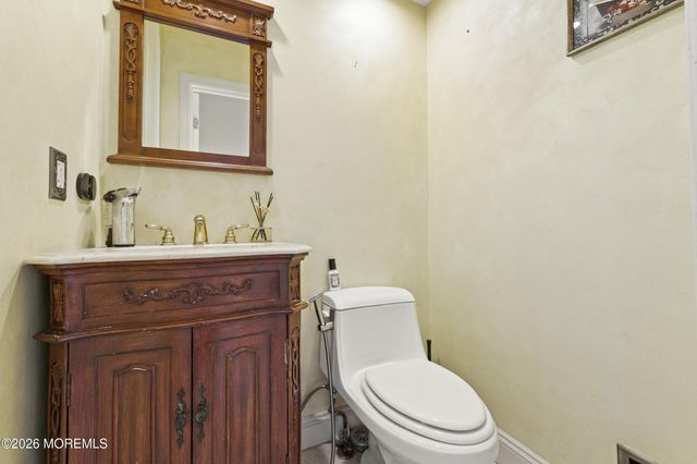 45 Lone Star Lane, Manalapan, NJ 07726