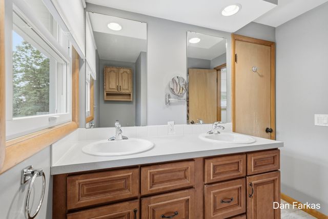 4380 Knickerbocker Court SW, Wyoming, MI 49519