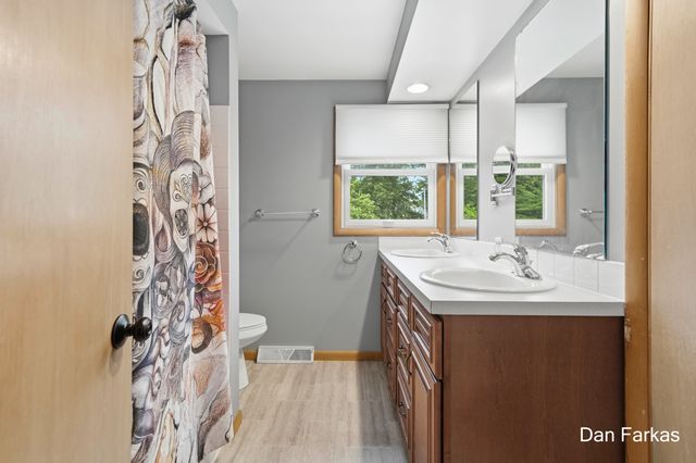 4380 Knickerbocker Court SW, Wyoming, MI 49519