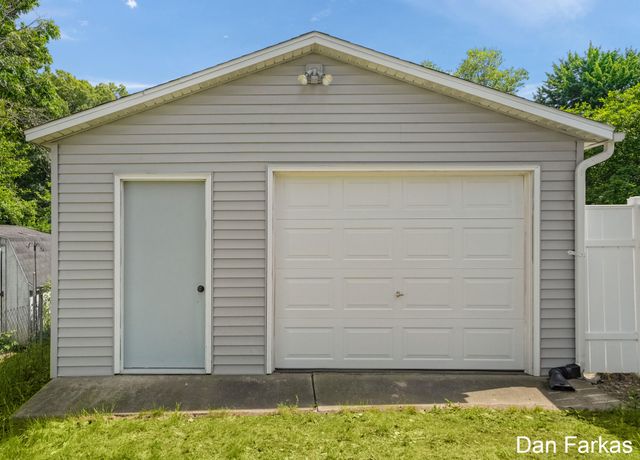 4380 Knickerbocker Court SW, Wyoming, MI 49519