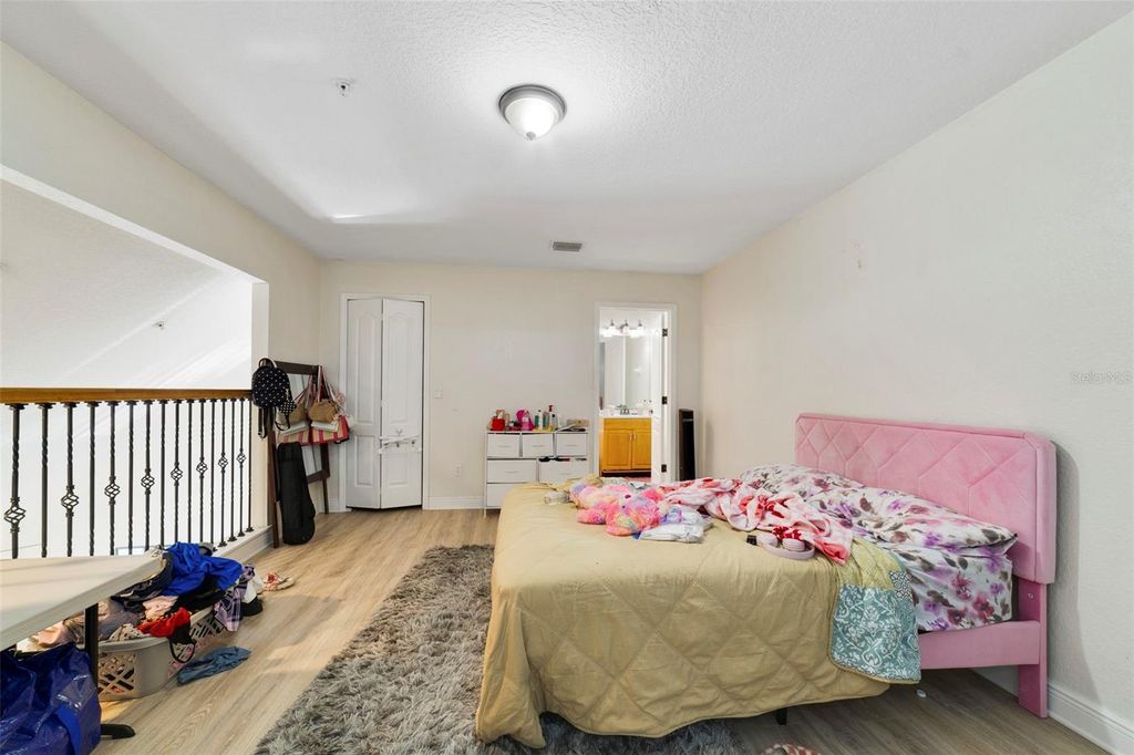 Image 17 of property listing at 3721 S LAKE ORLANDO PARKWAY 8, Orlando, FL 32808