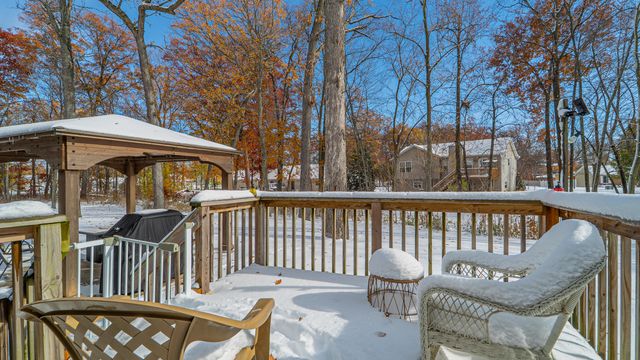 695 Cross Meadows Drive, Valparaiso, IN 46385