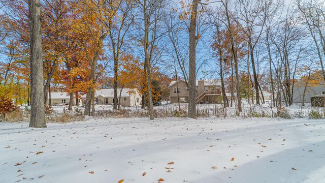 695 Cross Meadows Drive, Valparaiso, IN 46385