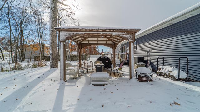 695 Cross Meadows Drive, Valparaiso, IN 46385