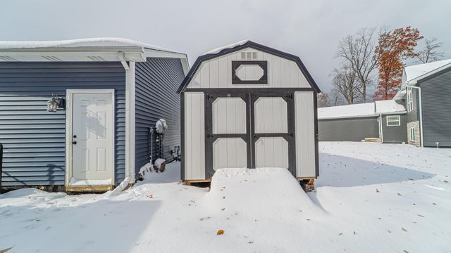 695 Cross Meadows Drive, Valparaiso, IN 46385