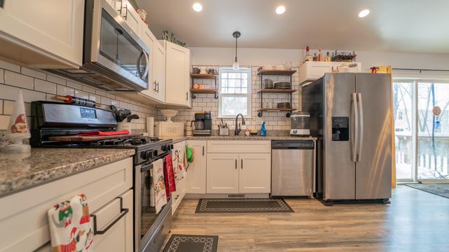 695 Cross Meadows Drive, Valparaiso, IN 46385