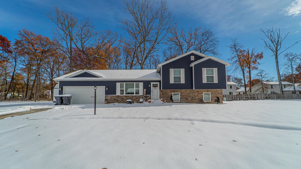 695 Cross Meadows Drive, Valparaiso, IN 46385