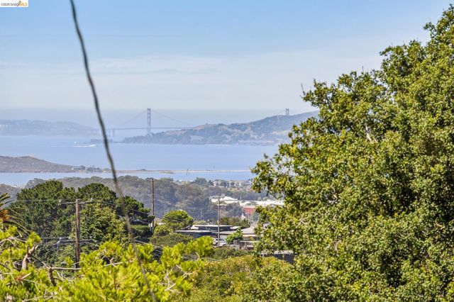 2328 Carquinez Ave, El Cerrito, CA 94530