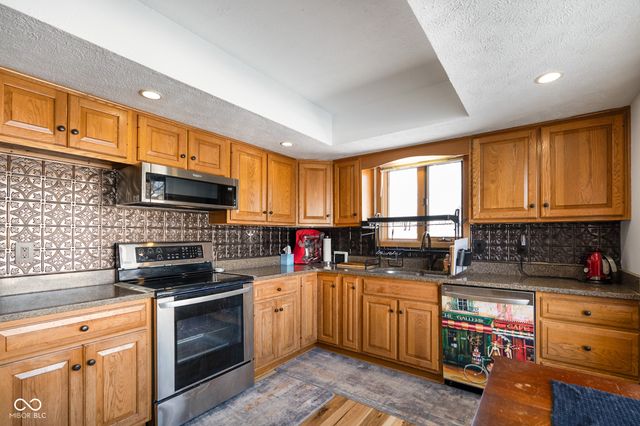 305 Sandbrook Drive, Noblesville, IN 46062