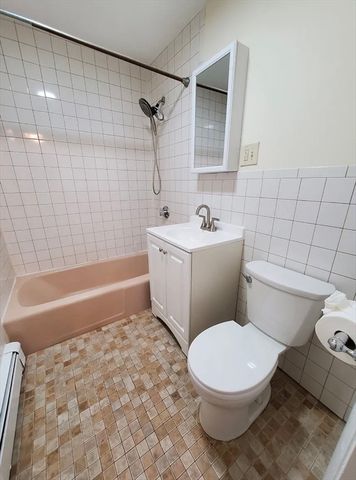 A2 Colonial Dr 10, Andover, MA 01810