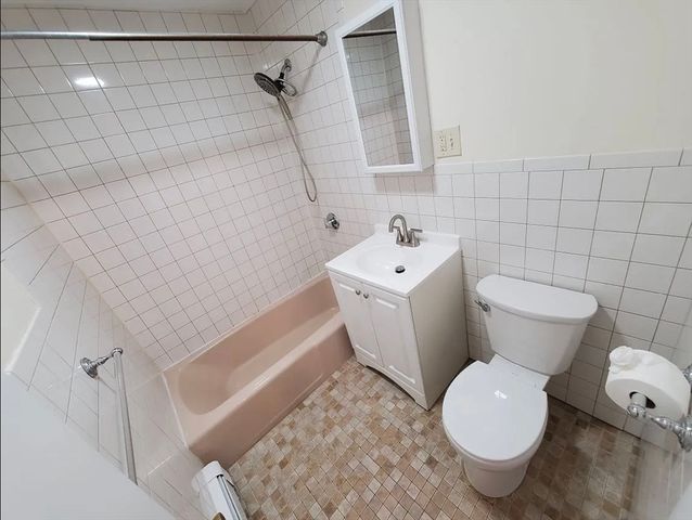 A2 Colonial Dr 10, Andover, MA 01810