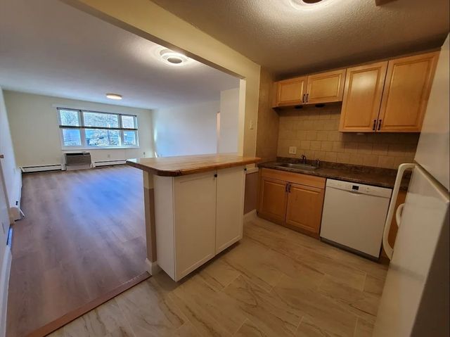 A2 Colonial Dr 10, Andover, MA 01810