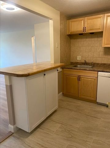 A2 Colonial Dr 10, Andover, MA 01810