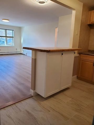 A2 Colonial Dr 10, Andover, MA 01810