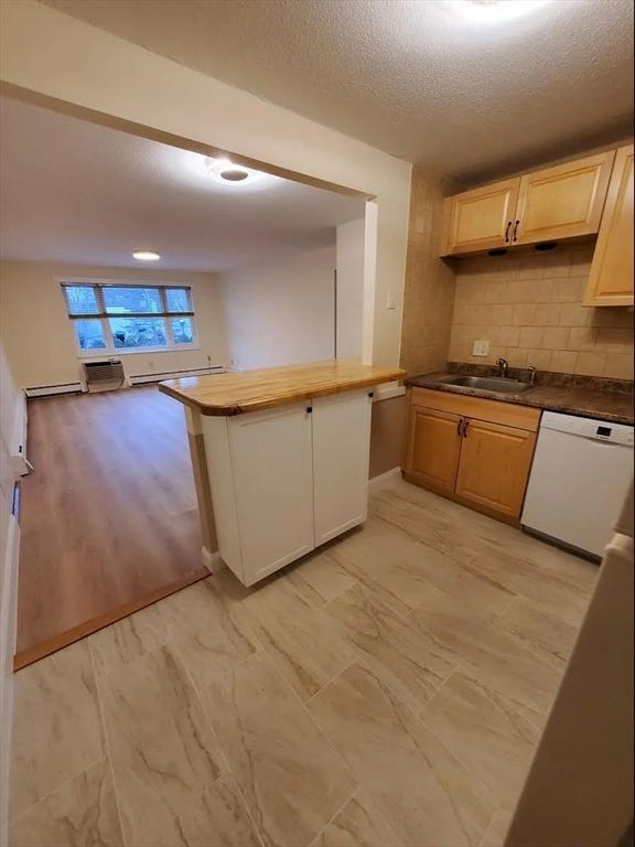 A2 Colonial Dr 10, Andover, MA 01810