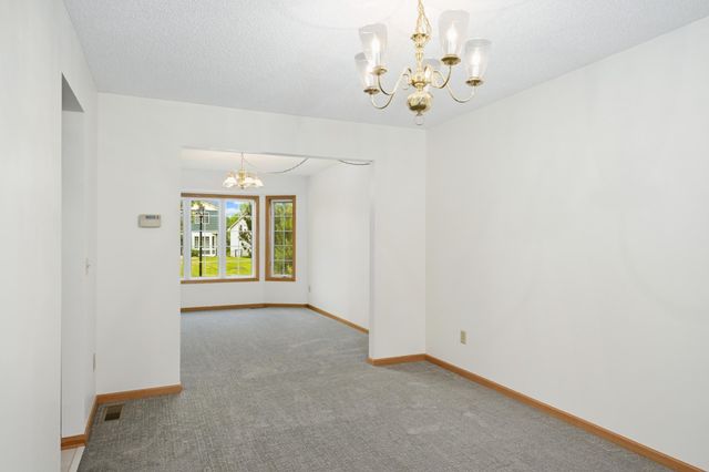 676 Falcon Ridge Road, Woodbury, MN 55125