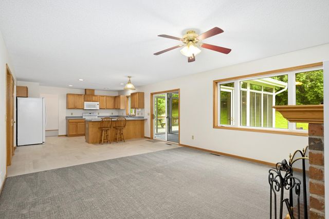 676 Falcon Ridge Road, Woodbury, MN 55125