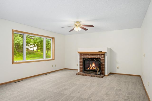 676 Falcon Ridge Road, Woodbury, MN 55125