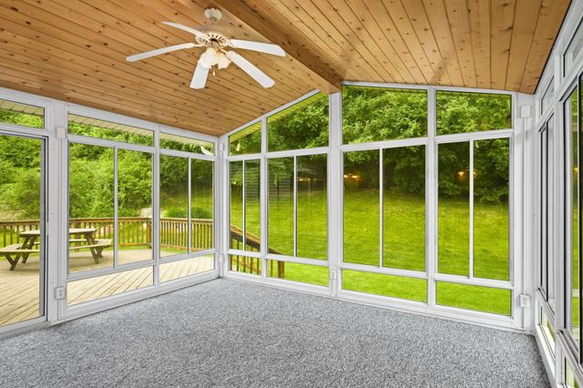676 Falcon Ridge Road, Woodbury, MN 55125