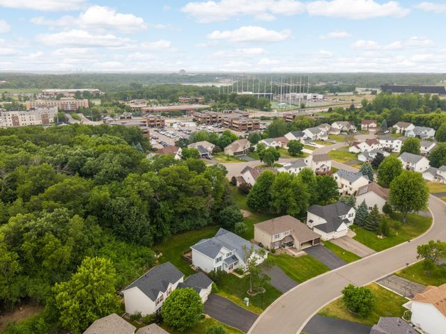 676 Falcon Ridge Road, Woodbury, MN 55125
