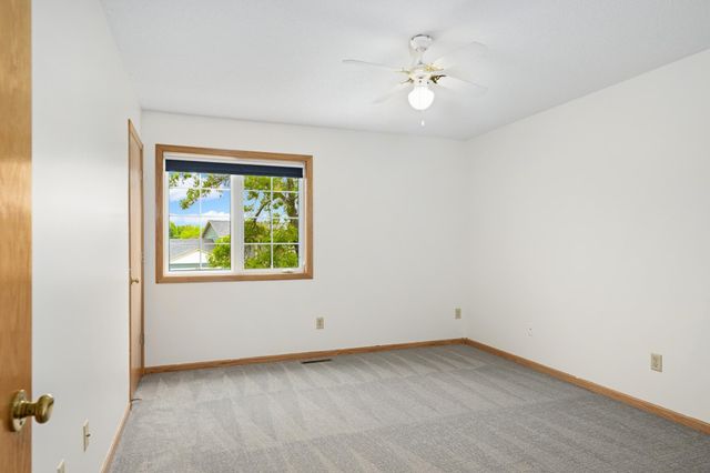 676 Falcon Ridge Road, Woodbury, MN 55125