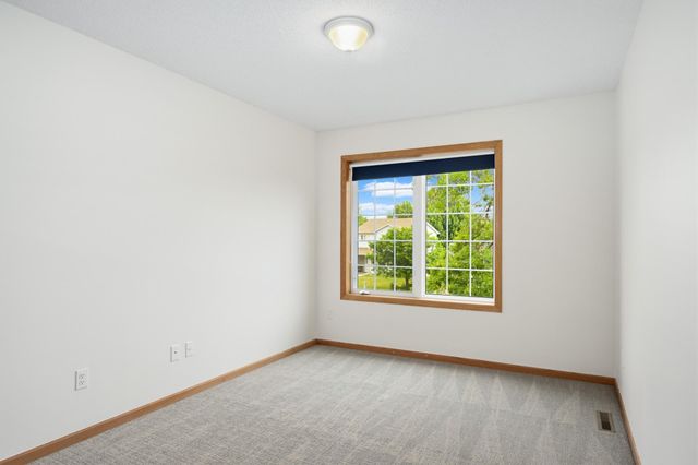 676 Falcon Ridge Road, Woodbury, MN 55125