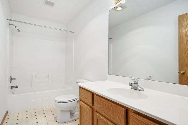 676 Falcon Ridge Road, Woodbury, MN 55125