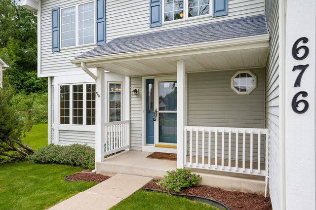 676 Falcon Ridge Road, Woodbury, MN 55125