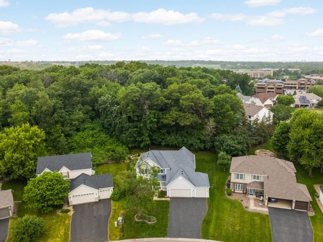 676 Falcon Ridge Road, Woodbury, MN 55125