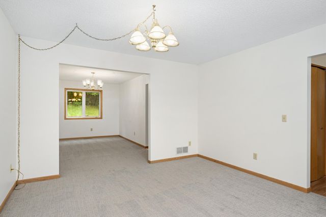 676 Falcon Ridge Road, Woodbury, MN 55125