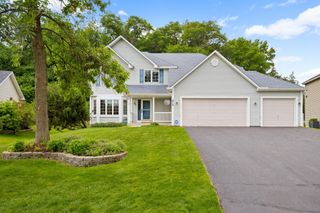 676 Falcon Ridge Road, Woodbury, MN 55125
