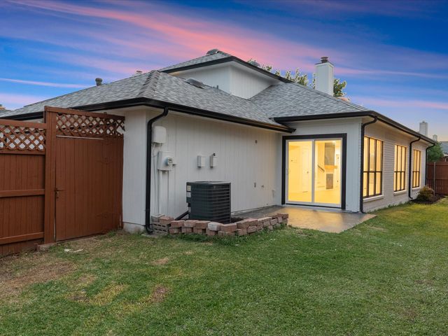 2906 Sunset Point Lane, Carrollton, TX 75007