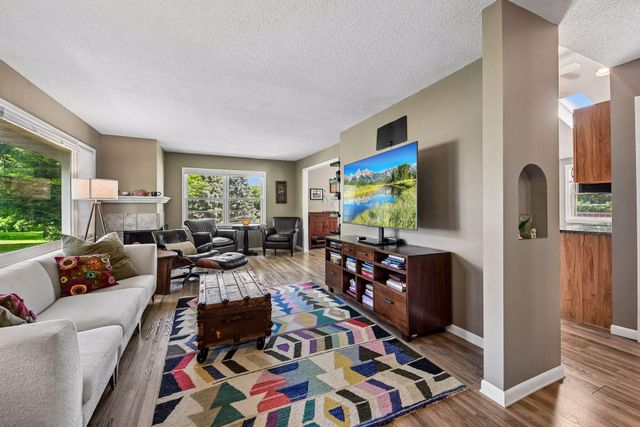 3921 Minnewashta Court, Chanhassen, MN 55331