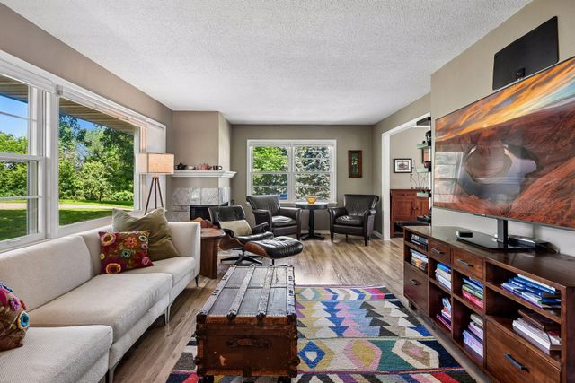 3921 Minnewashta Court, Chanhassen, MN 55331