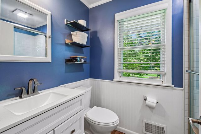 3921 Minnewashta Court, Chanhassen, MN 55331