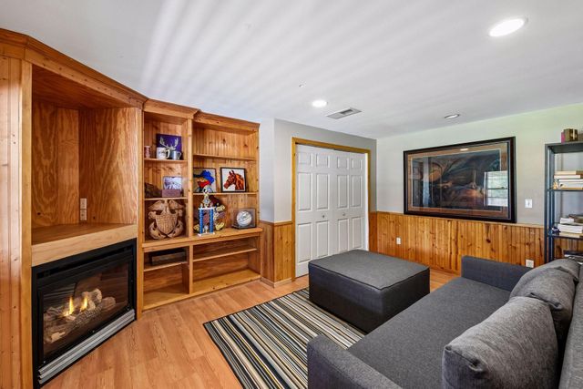 3921 Minnewashta Court, Chanhassen, MN 55331