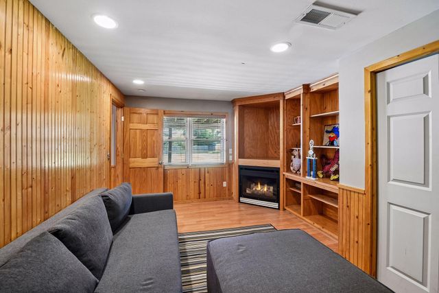 3921 Minnewashta Court, Chanhassen, MN 55331
