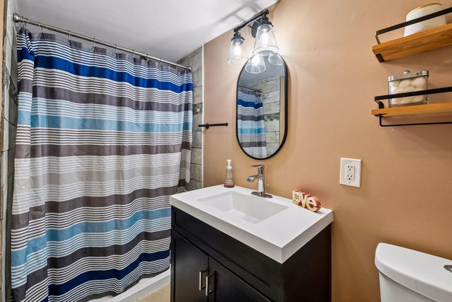 3921 Minnewashta Court, Chanhassen, MN 55331