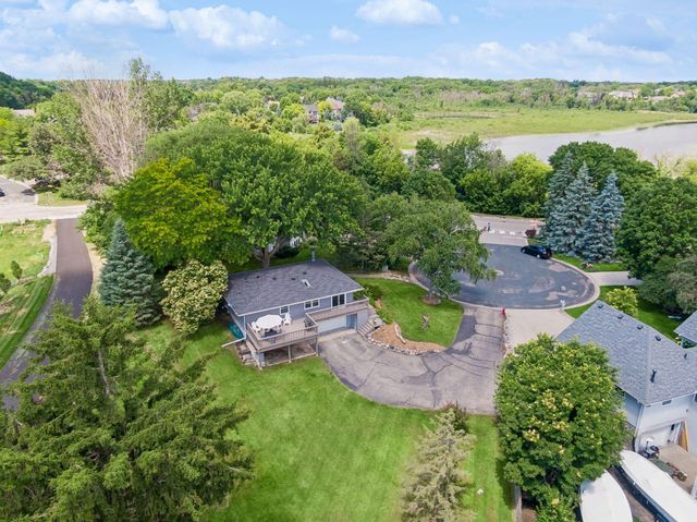 3921 Minnewashta Court, Chanhassen, MN 55331