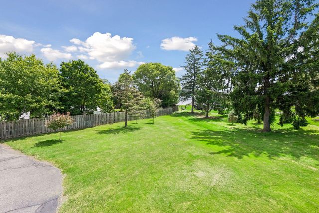 3921 Minnewashta Court, Chanhassen, MN 55331