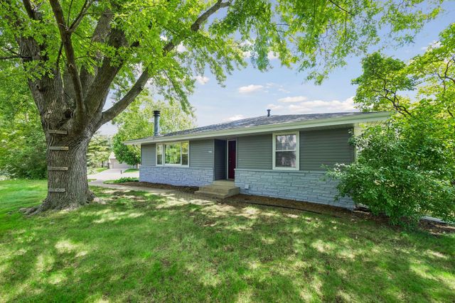 3921 Minnewashta Court, Chanhassen, MN 55331