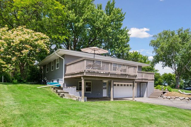 3921 Minnewashta Court, Chanhassen, MN 55331