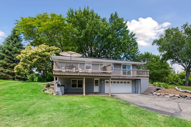 3921 Minnewashta Court, Chanhassen, MN 55331