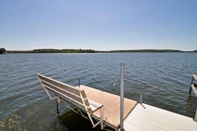 3921 Minnewashta Court, Chanhassen, MN 55331