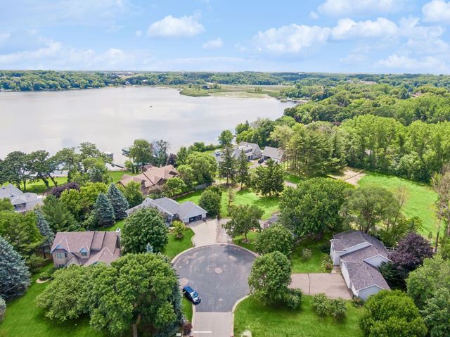 3921 Minnewashta Court, Chanhassen, MN 55331