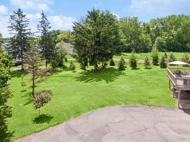 3921 Minnewashta Court, Chanhassen, MN 55331