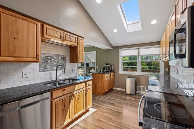 3921 Minnewashta Court, Chanhassen, MN 55331